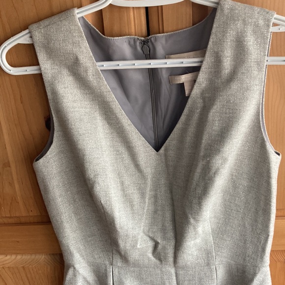 SleevelessV-Neck Sheath Dress Banana Republic - Picture 3 of 6